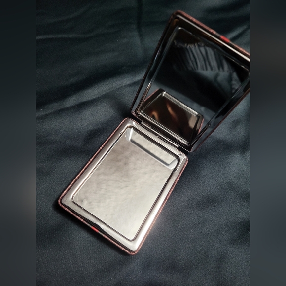 Compact Mirror with Red Rose Design - Picture 5 of 5